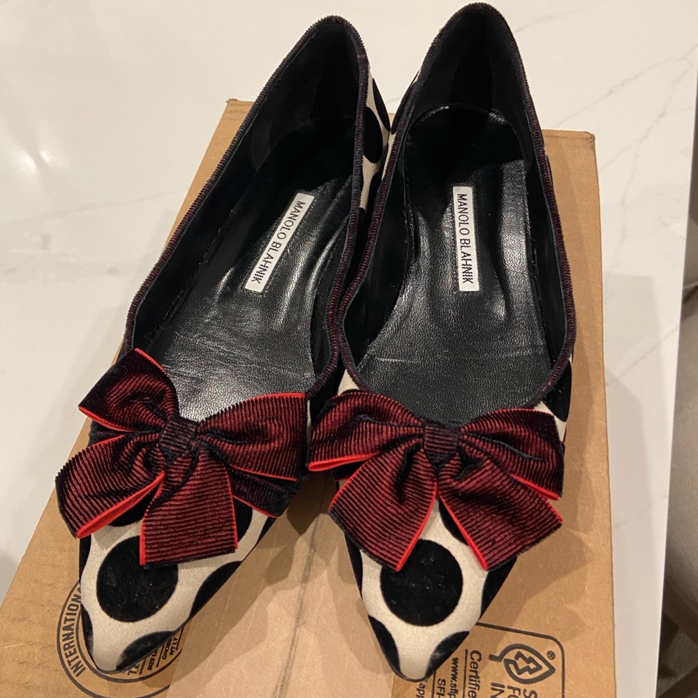 MANOLO BLAHNIK Flats Polka Dot Velvet Bow
